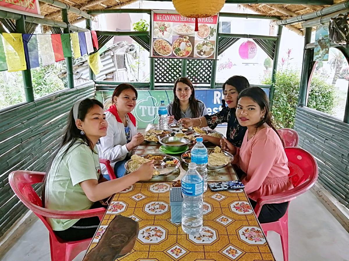 Hotel Garden Of Dreams Sauraha Kültér fotó